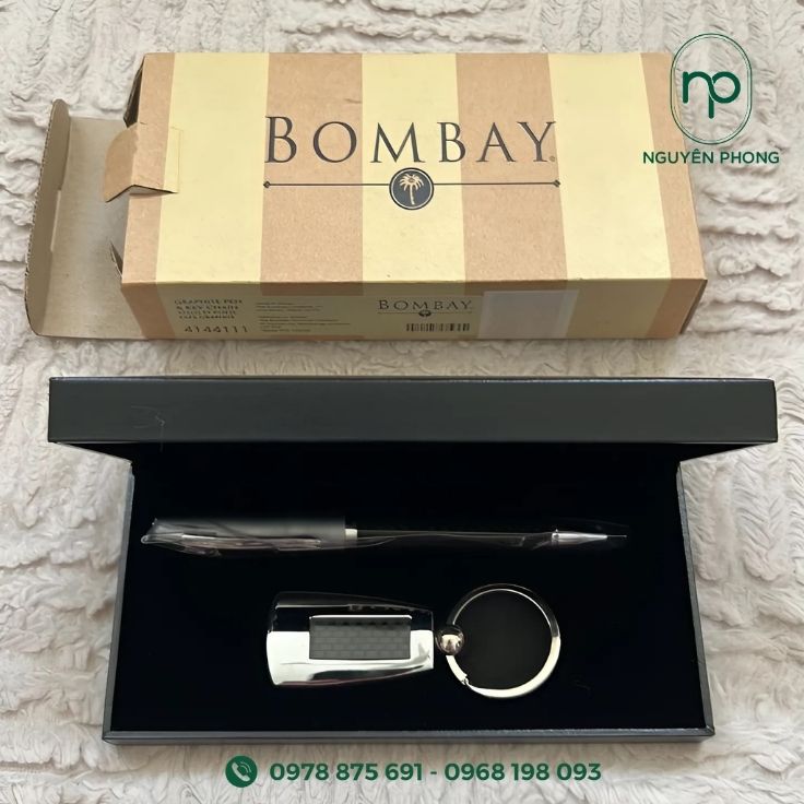 Mẫu hộp giấy kèm hộp cứng đựng móc khóa và bút